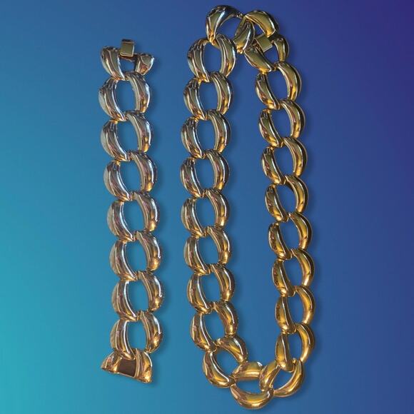 Lovely Gold Tone Linked Necklace and Bracelet - Picture 1 of 6